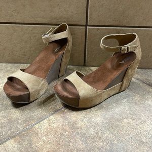 MIA Wedges